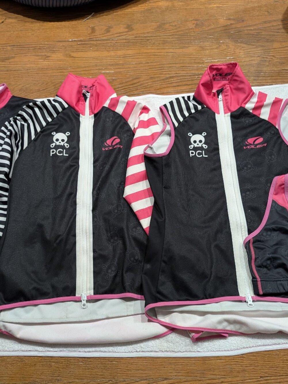 5 PIECES !!! Pirate League made by Voler cool weather cycling gear-women's